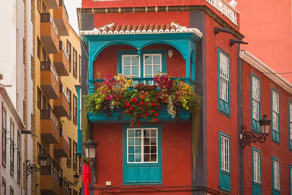 Canary Islands-La Palma Island-Santa Cruz de la Palma-traditional Canarian house balconies
